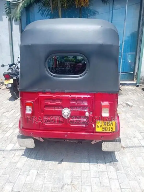 Bajaj RE 2016