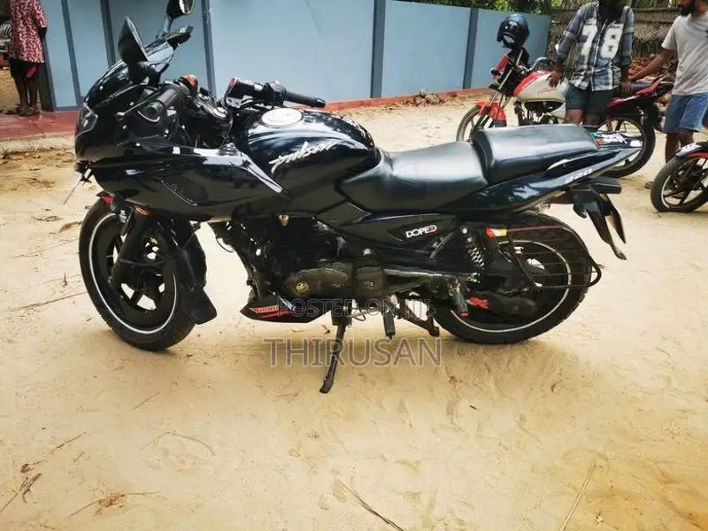 Bajaj Pulsar 220F 2011