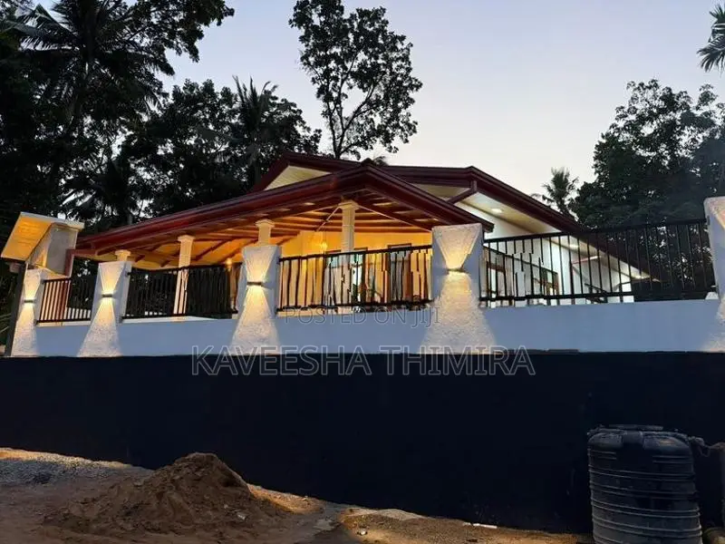 Gampaha Brand New Luxury House For (BN101)