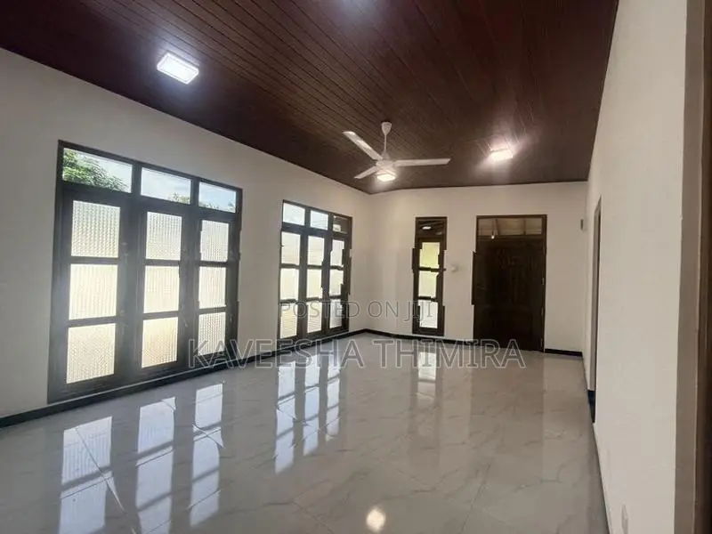 Gampaha Brand New Luxury House For (BN101)