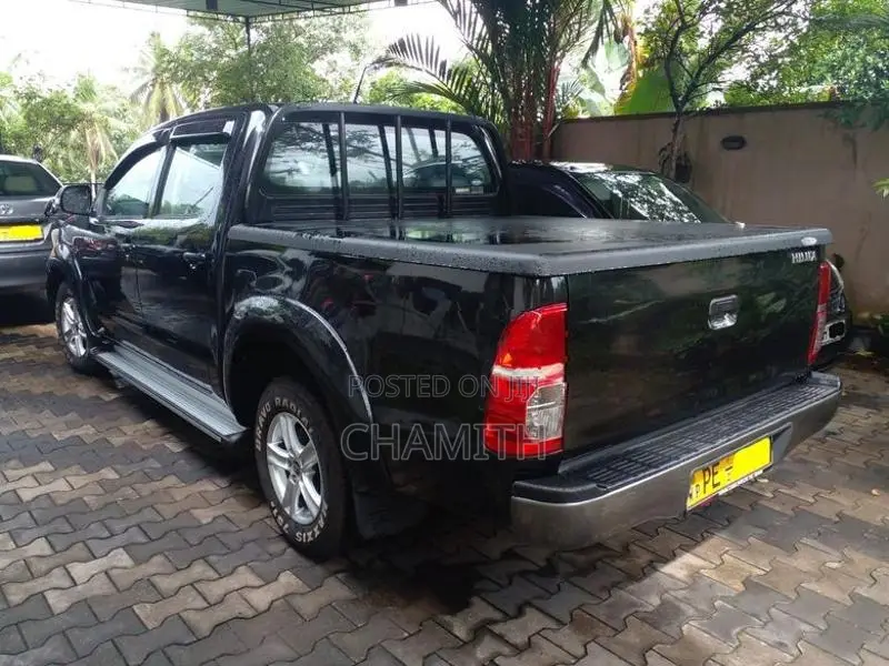 Hilux 2WD Double cab 2012