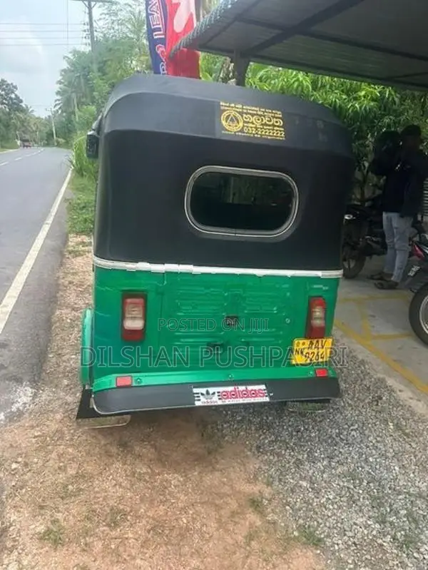 Bajaj RE 2015