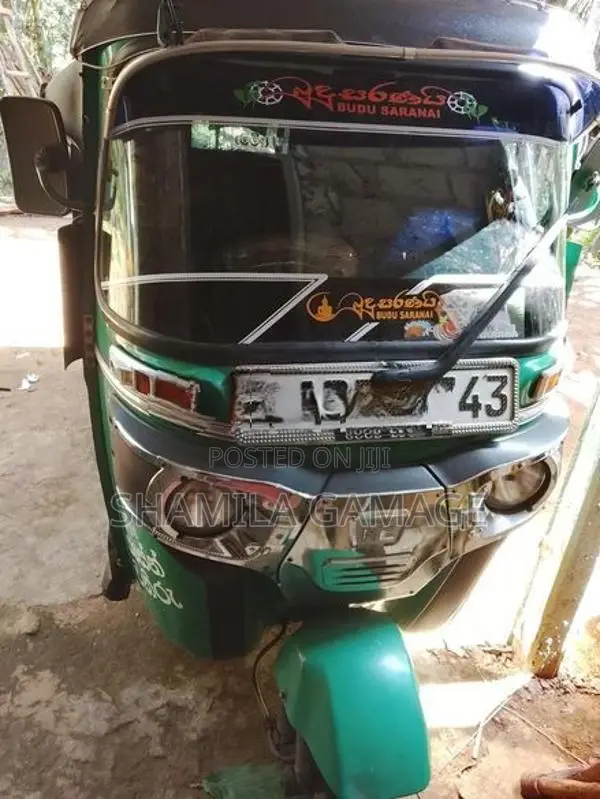 Bajaj RE 2015