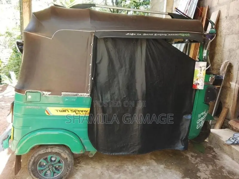 Bajaj RE 2015