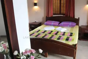 Makola 3 Bed Room House with Shared Parking Rent