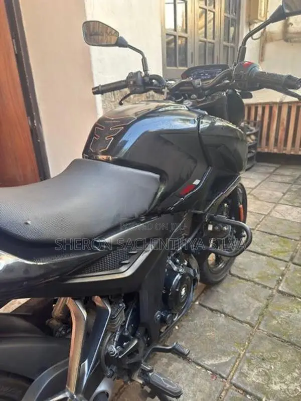 Bajaj Pulsar N160 2025