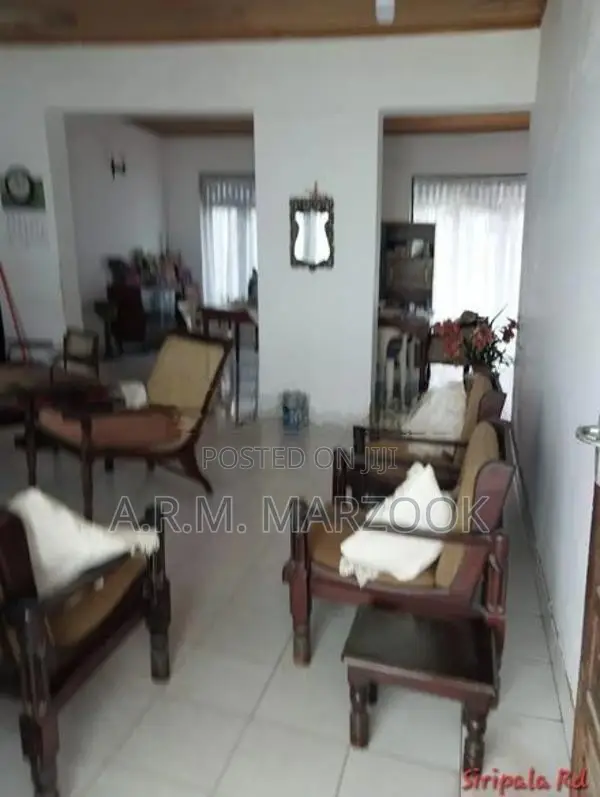 MT LAVINIA BORDER OF DEHIWALA 11P LAND W/3 BR & 1BATH AN OLD HOUSE SAL