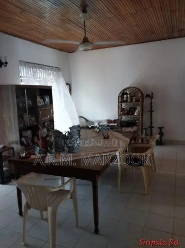MT LAVINIA BORDER OF DEHIWALA 11P LAND W/3 BR & 1BATH AN OLD HOUSE SAL