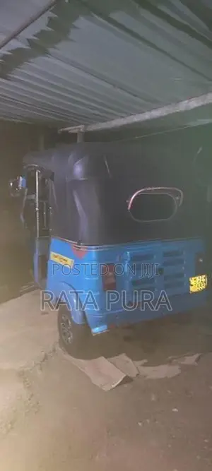 Bajaj RE 2015