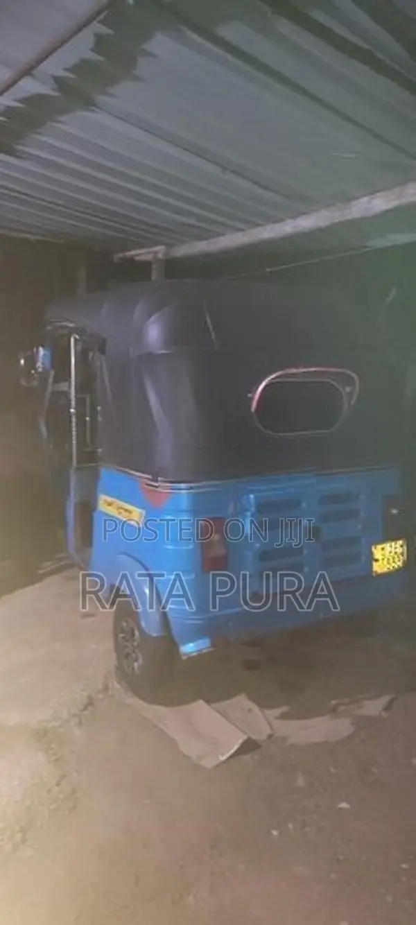 Bajaj RE 2015