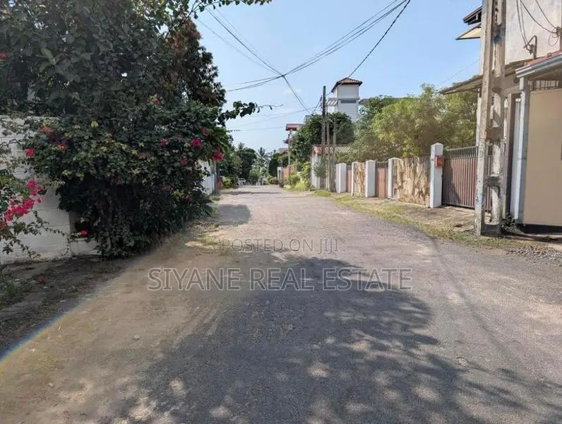 Prime Land with Single-Storey House for Sale – Dehiwela