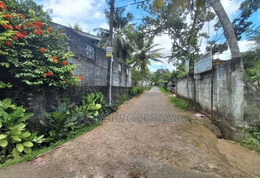 A Well Shaped Residential Land for Sale in Kirillawala, Kadawatha.