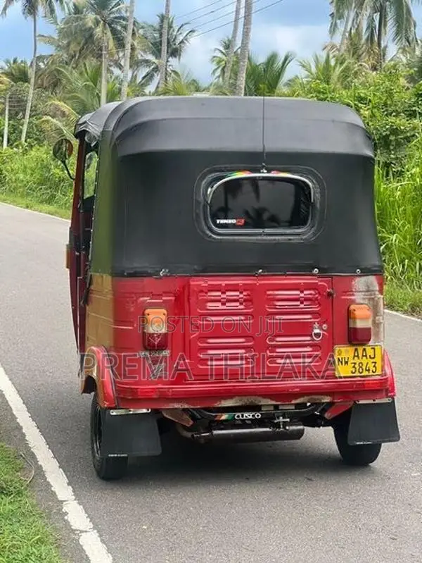 Bajaj RE 205 2013