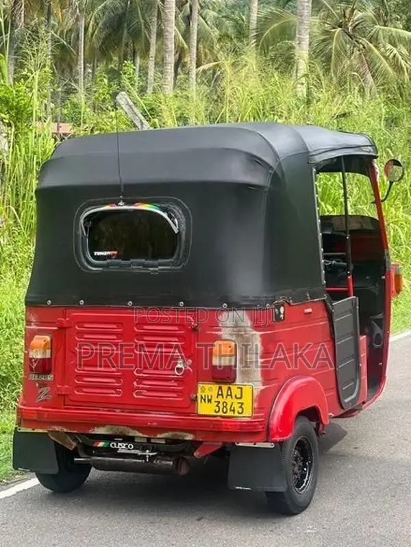 Bajaj RE 205 2013