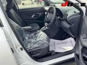 Toyota Yaris Cross Z 𝐇𝐘𝐁𝐑𝐈𝐃 2026