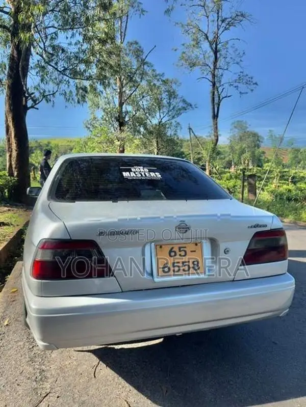 Nissan Bluebird SU14 1999