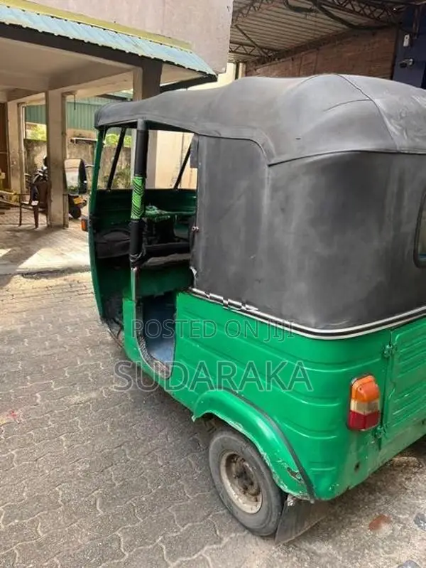 Bajaj RE 2002
