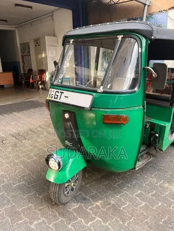 Bajaj RE 2002