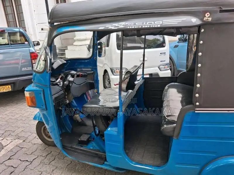 Bajaj RE 2012