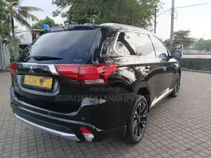 Mitsubishi Outlander NAVI PREMIUM PLUS 2016