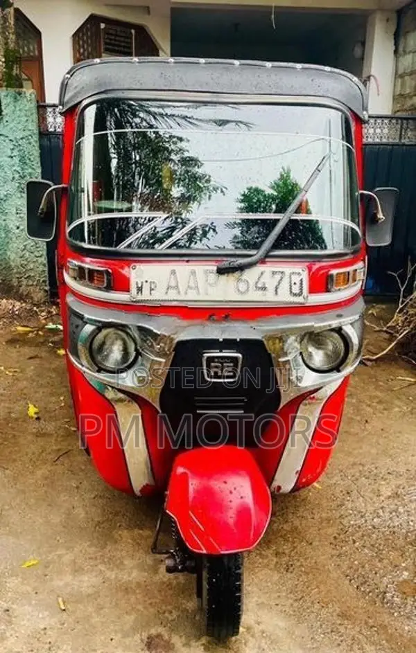 Bajaj RE 2015