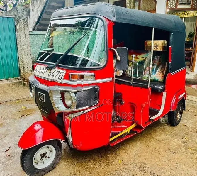 Bajaj RE 2015
