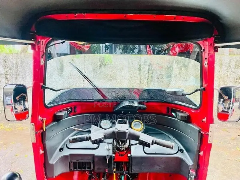 Bajaj RE 2015