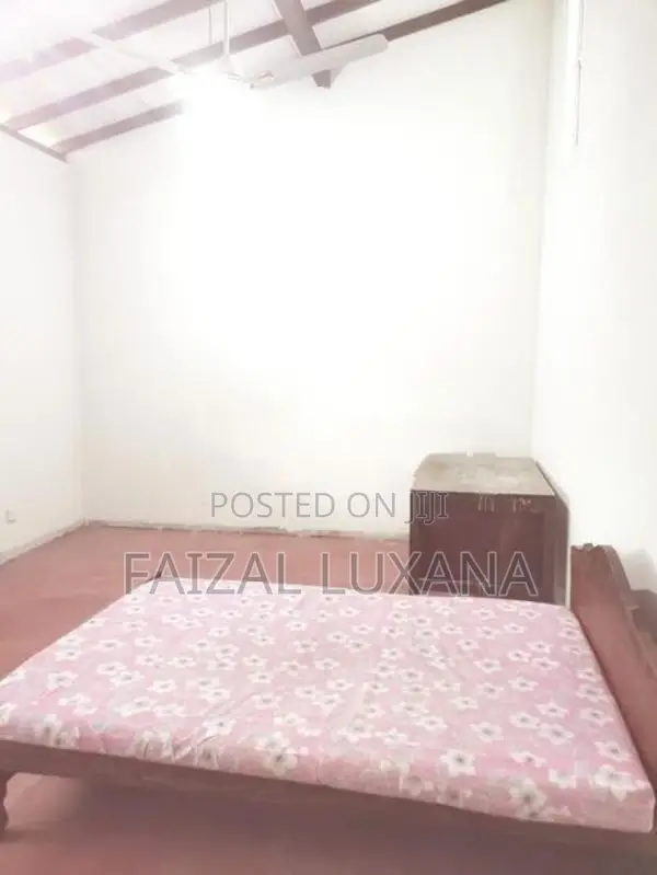 Rooms For Rent Two Girls Kottawa