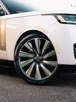 Land Rover Range SV 2025