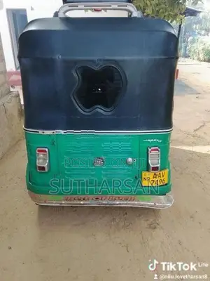 Bajaj RE 2015