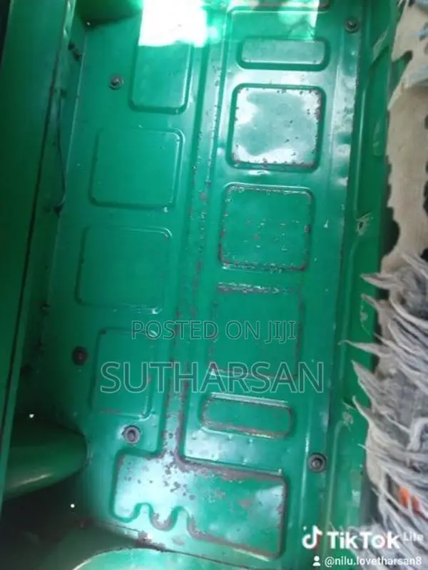 Bajaj RE 2015