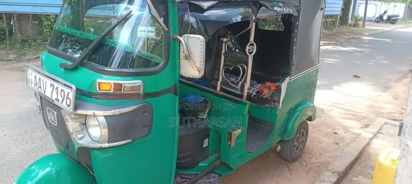 Bajaj RE 2015