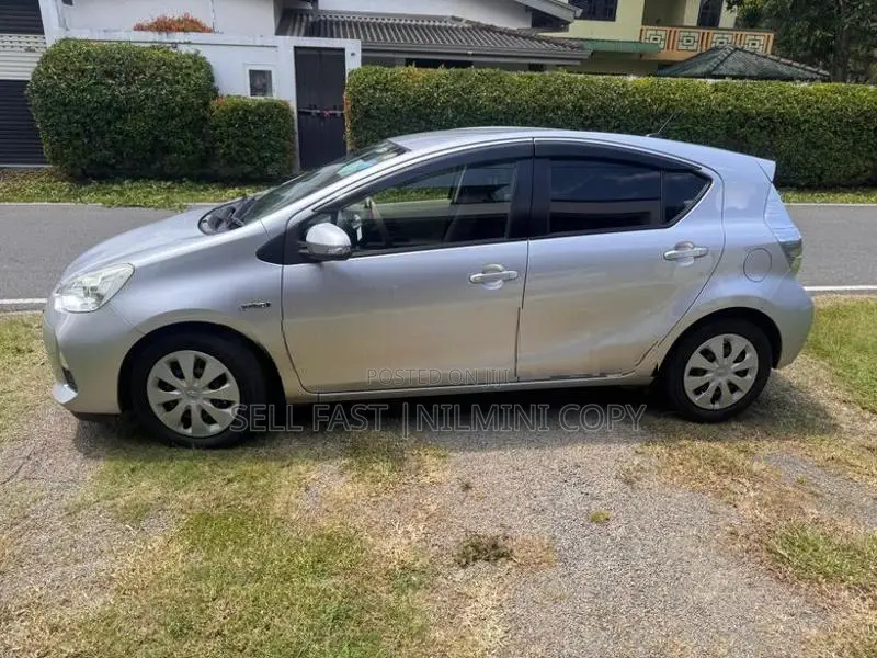 Toyota Aqua 2012