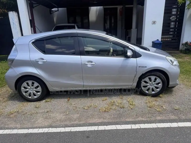 Toyota Aqua 2012