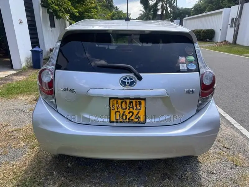 Toyota Aqua 2012