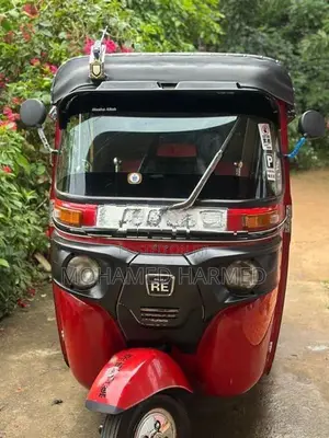 Bajaj RE 2017