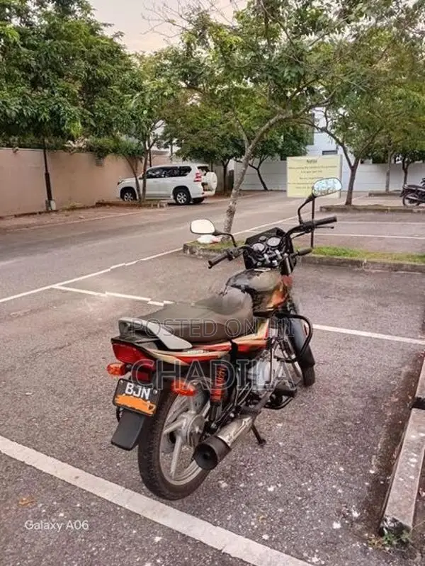 Bajaj CT100 2025
