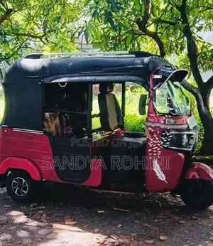 Bajaj RE 2017