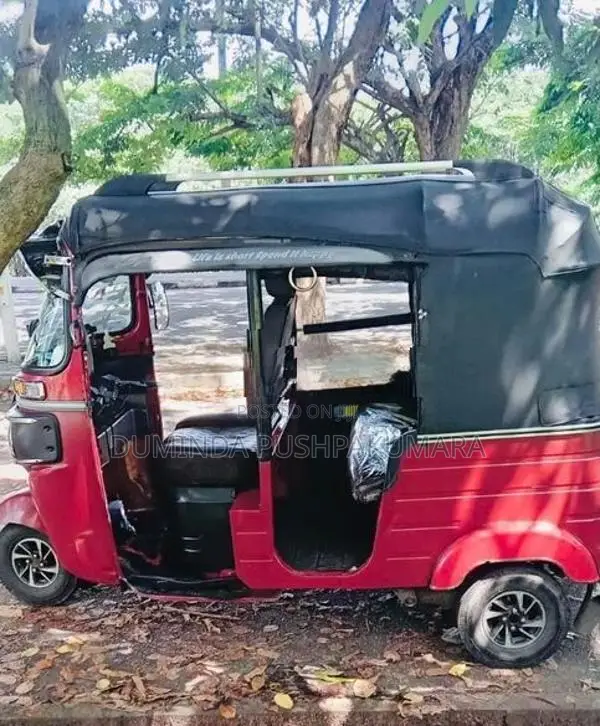 Bajaj RE 2017