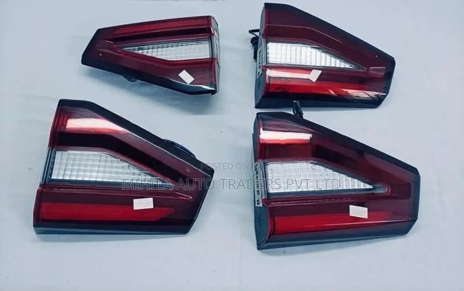 Toyota Raize Dicky Garnish Light