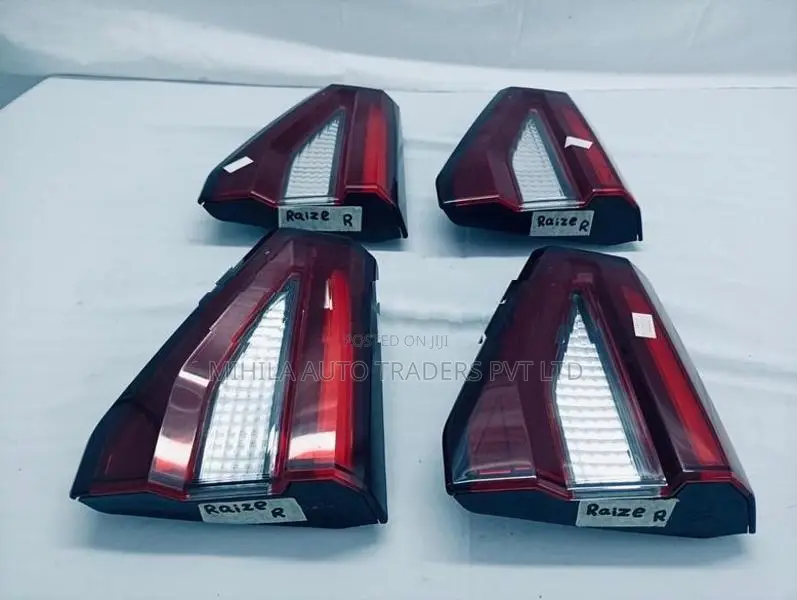 Toyota Raize Dicky Garnish Light