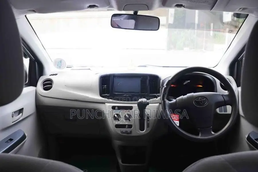 Toyota Pixis 2014