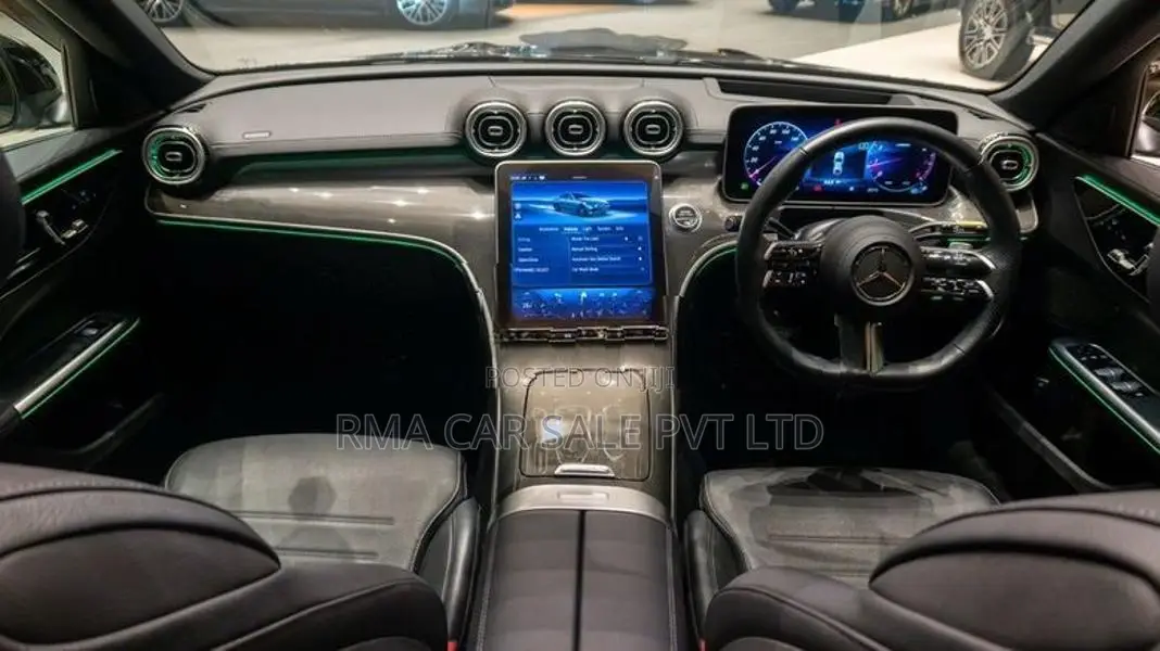 Mercedes Benz C200 AMG Premium Plus 2024