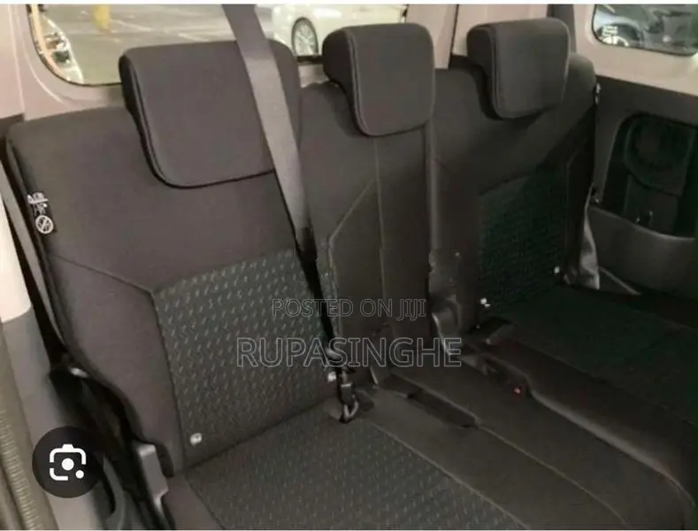 Toyota Roomy 25 CustomGT BT 2026