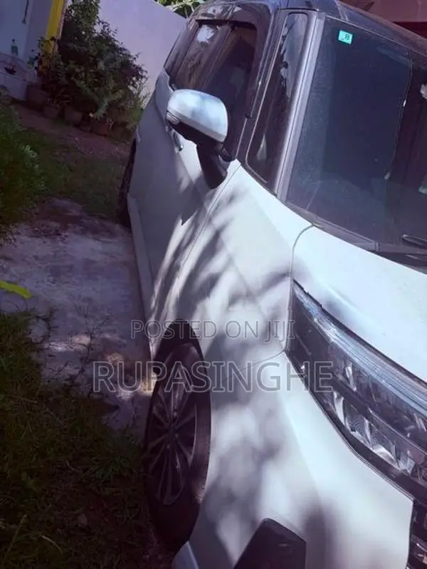 Toyota Roomy 25 CustomGT BT 2026