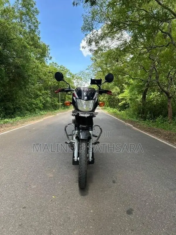 Bajaj CT100 2016