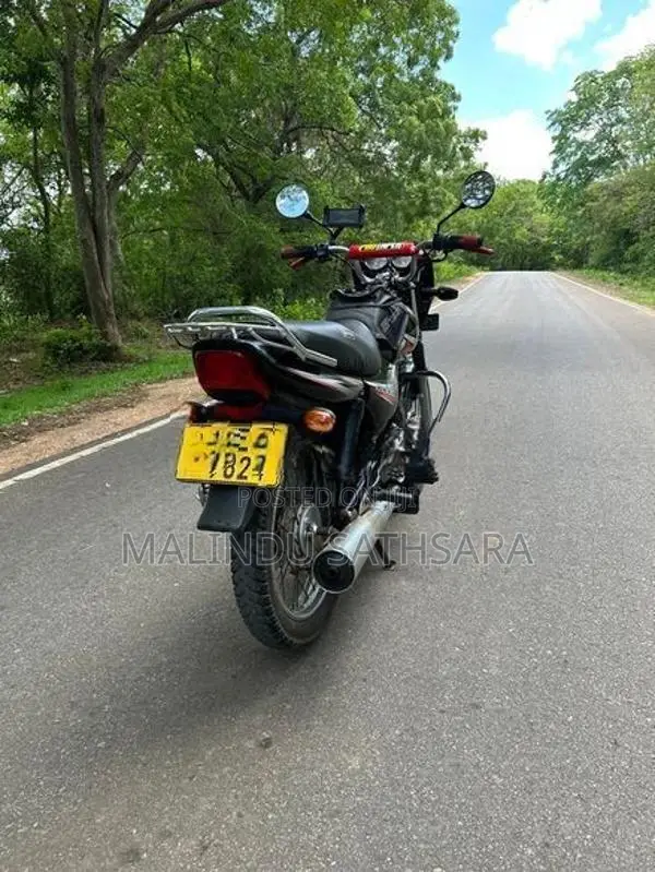 Bajaj CT100 2016