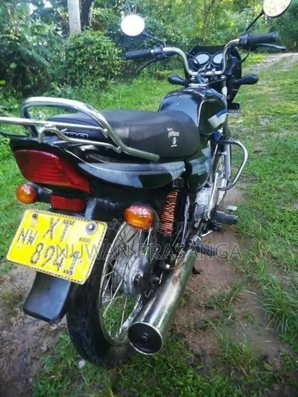 Bajaj CT100 2012