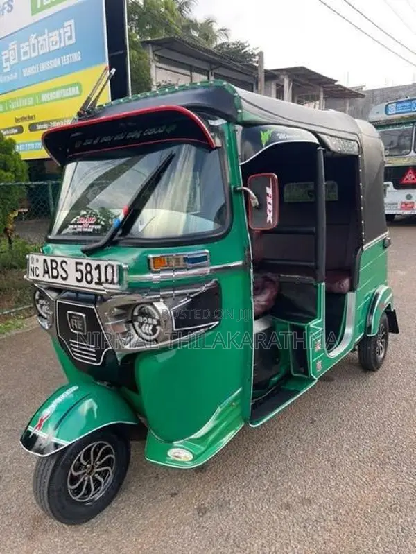 Bajaj RE 2018