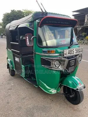 Bajaj RE 2018
